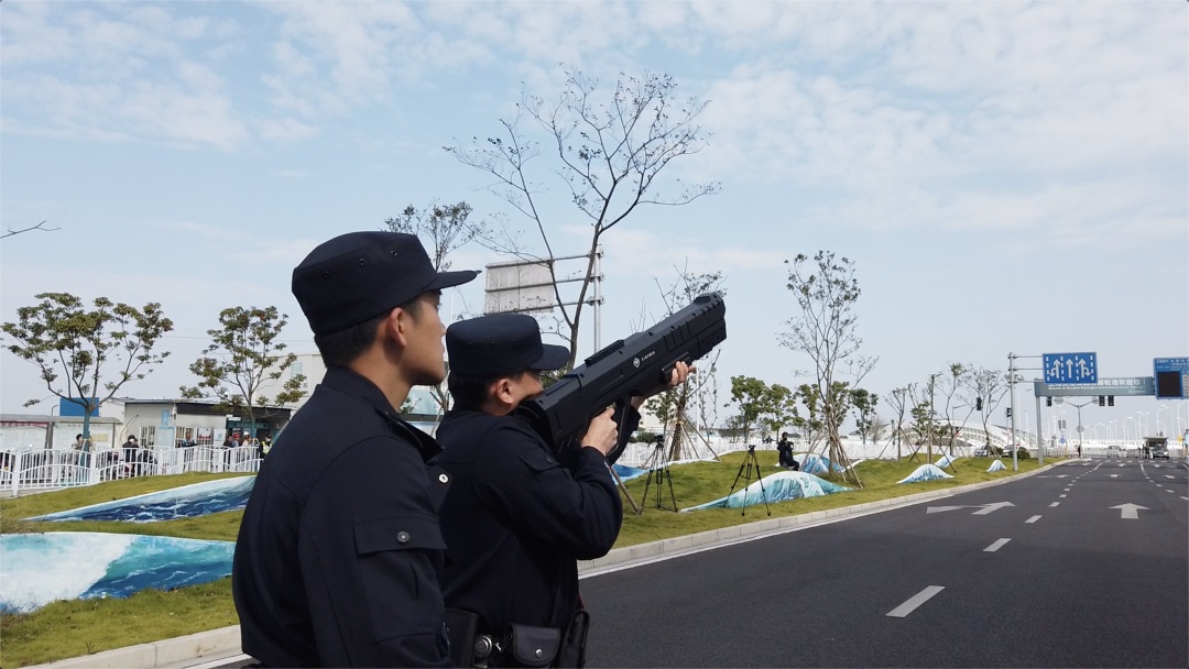 无人机擅闯 安力盾反制枪出击